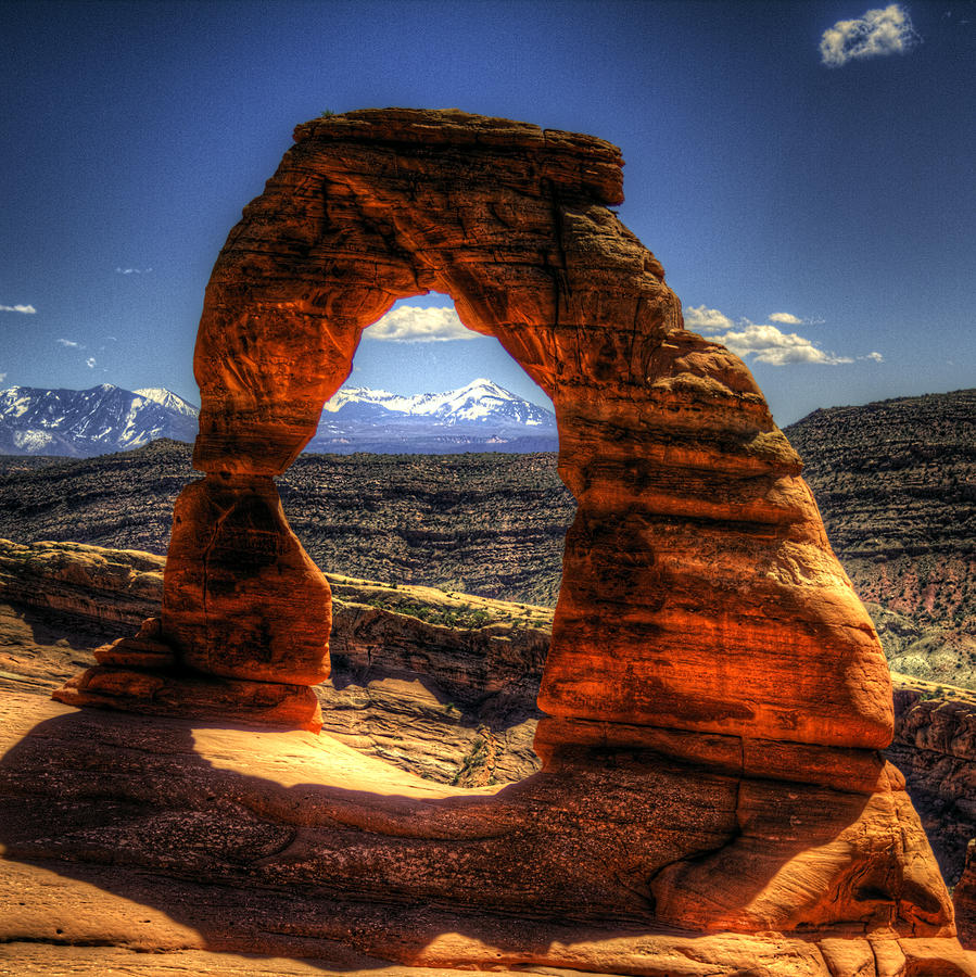 Delicate Arch Framing La Sal Mountains Photograph by Roger Passman