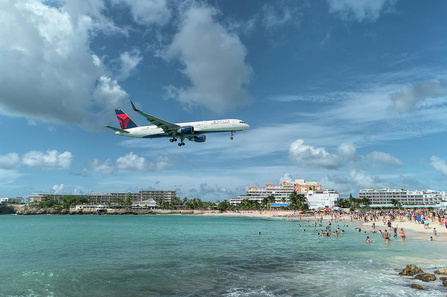 Delta 757 landing at St. Maarten Photograph by David Gleeson