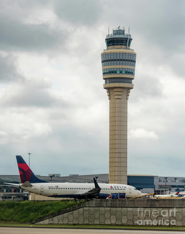 Delta Air Lines Jet and Control Tower at Atlanta Airport Photograph by David Oppenheimer