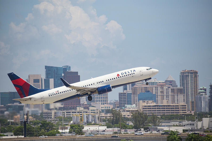 Delta Airlines Photograph by Dart Humeston