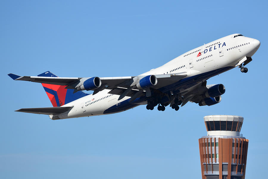 Delta Boeing 747-451 N674US Phoenix Sky Harbor January 12 2015 Photograph by Brian Lockett