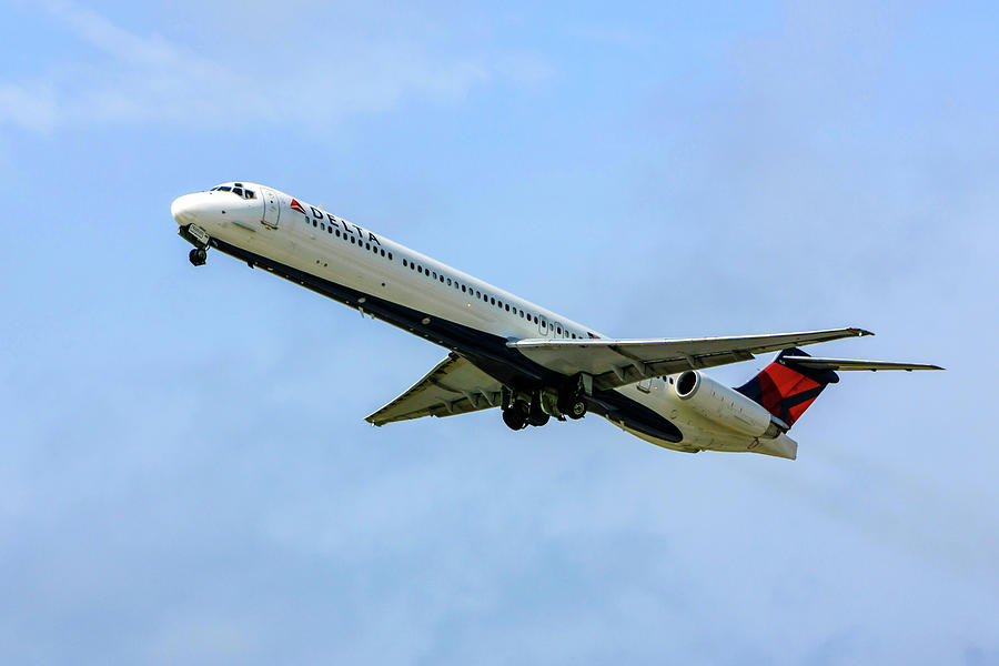 Delta Md88 Photograph by Chris Smith