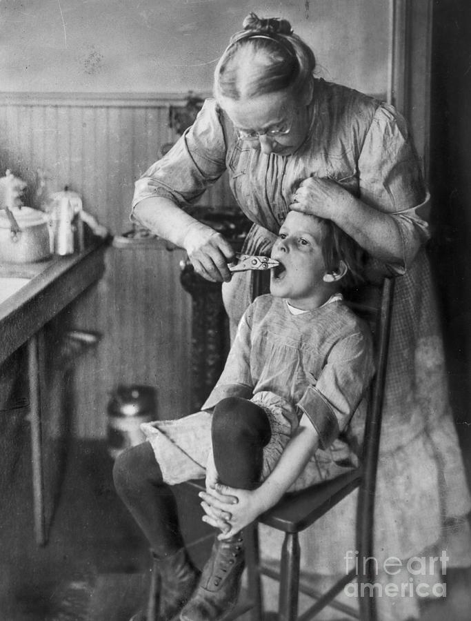 DENTISTRY, 1920s Photograph by Granger