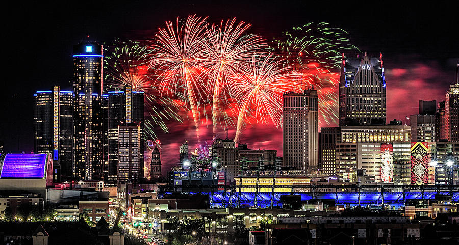 Detroit Photograph - Detroit Windsor Freedom Festival Fireworks by Pat Eisenberger