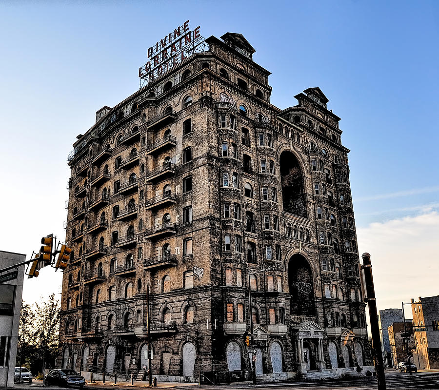 Divine Lorraine Hotel - Broad Street Philadelphia Photograph by Bill Cannon