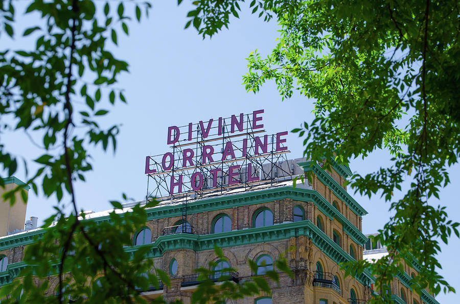 Divine Lorraine Hotel Restored - Philadelphia Photograph by Bill Cannon