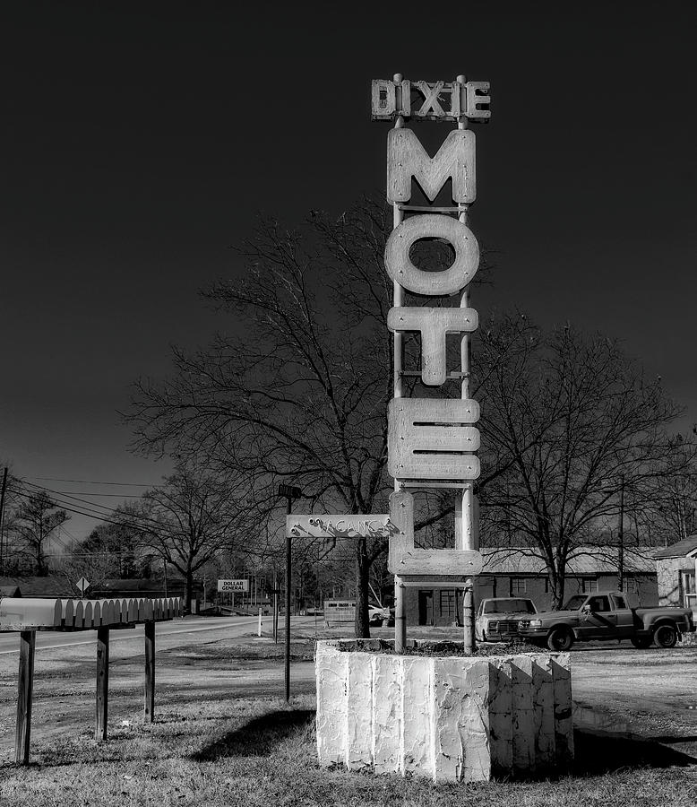 Dixie Motel Photograph by Lenore Locken