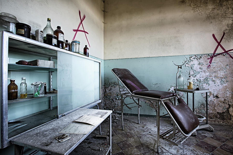 Doctor chair awaits patient - Urbex exploaration Photograph by Dirk Ercken