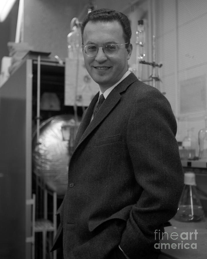 Donald Glaser, American Physicist Photograph by Science Source