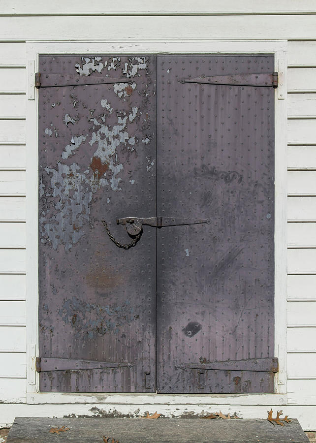 Doors of Williamsburg 102 Photograph by Teresa Mucha