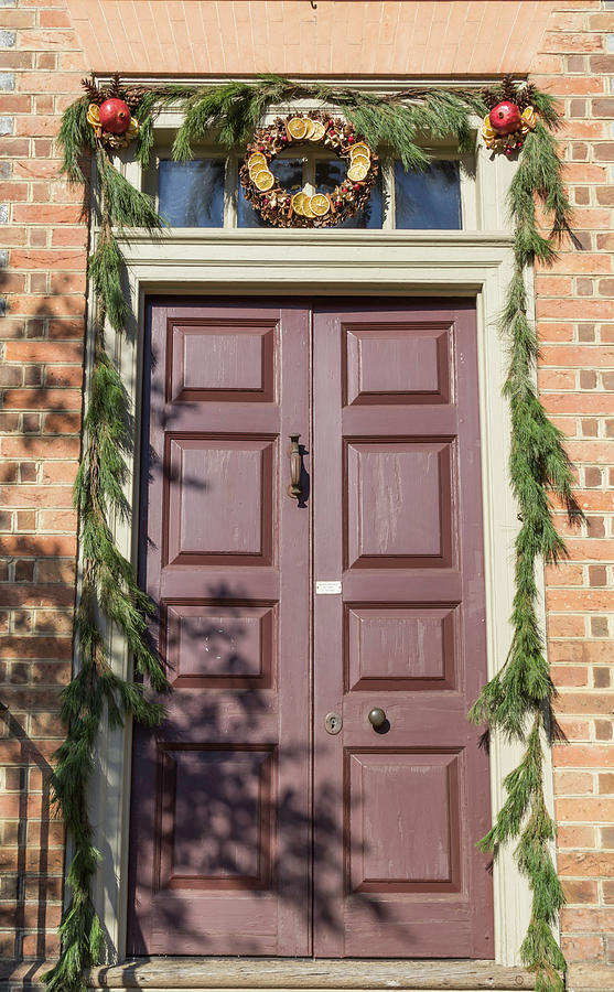 Doors of Williamsburg 103 Photograph by Teresa Mucha