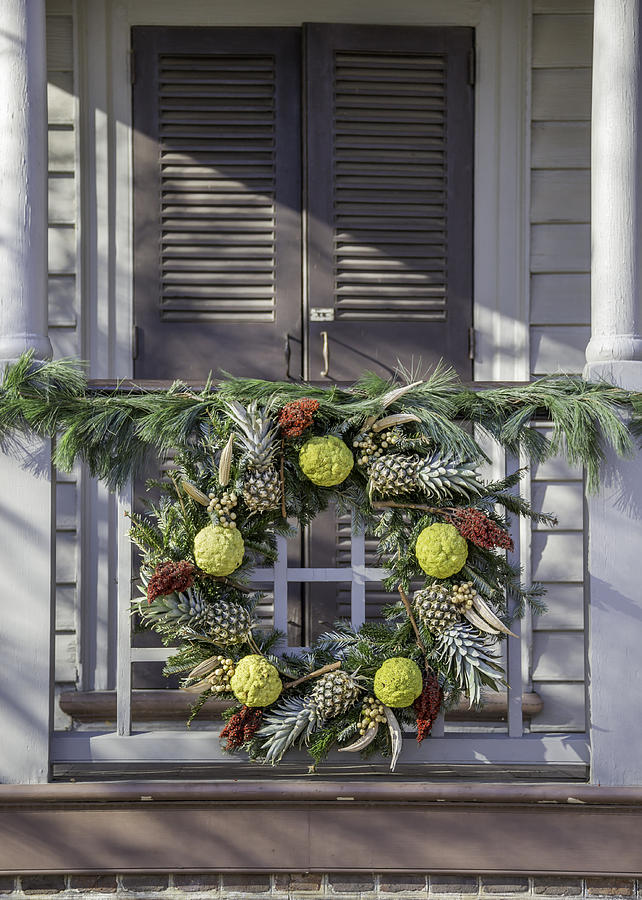 Christmas Photograph - Doors of Williamsburg 44 by Teresa Mucha