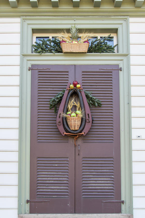 Christmas Photograph - Doors of Williamsburg 91 by Teresa Mucha