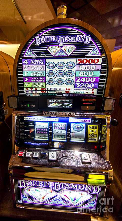 Double Diamond Slot Machine at Lumiere Place Casino Photograph by David Oppenheimer