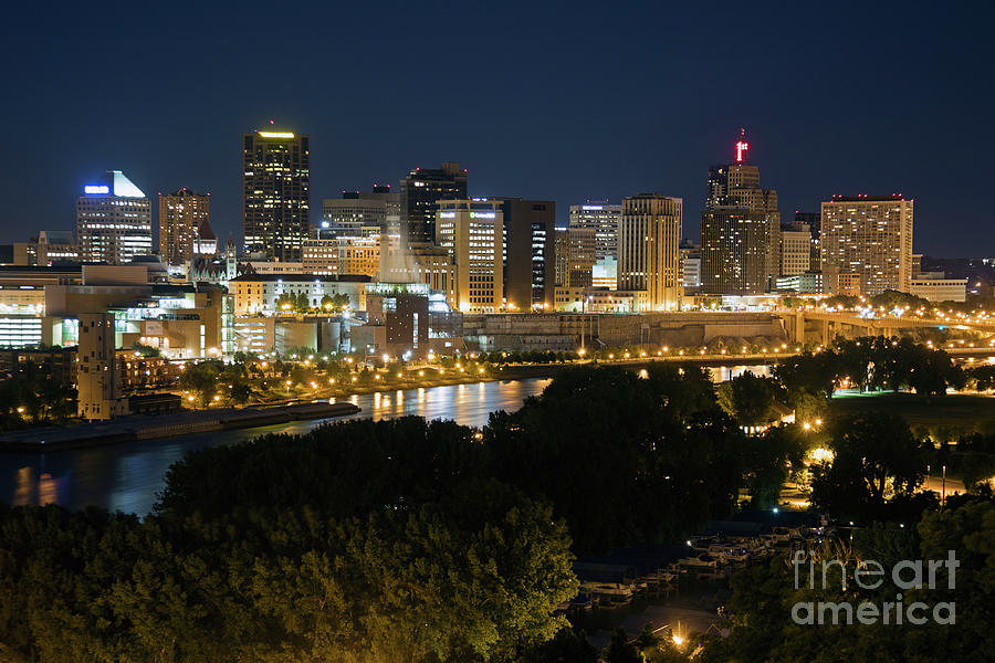 Saint Paul: 6X9 College Ruled Notebook To Write In With Skyline Of