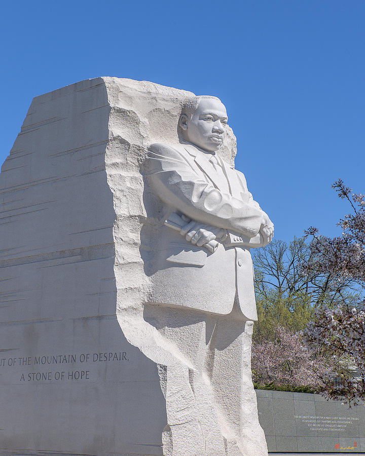 Dr. Martin Luther King, Jr. Memorial at Cherry Blossom Time DS0074 Photograph by Gerry Gantt