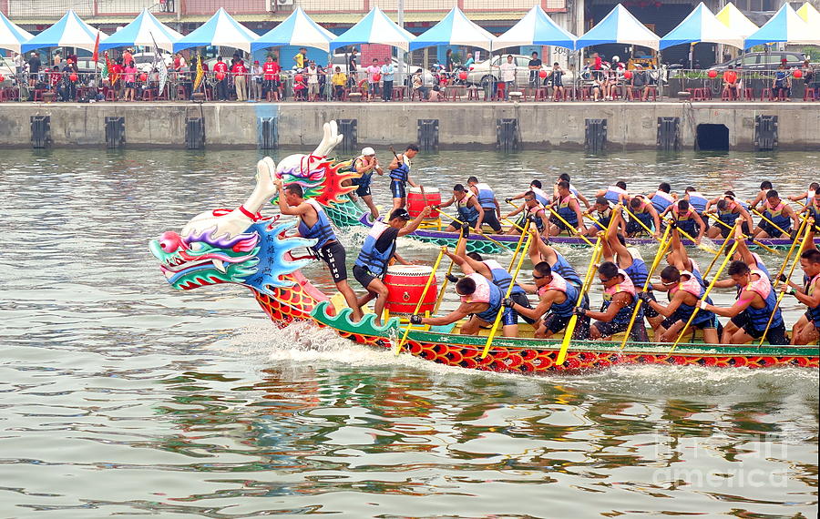 Dragon Boat Races In Taiwan Photograph By Yali Shi