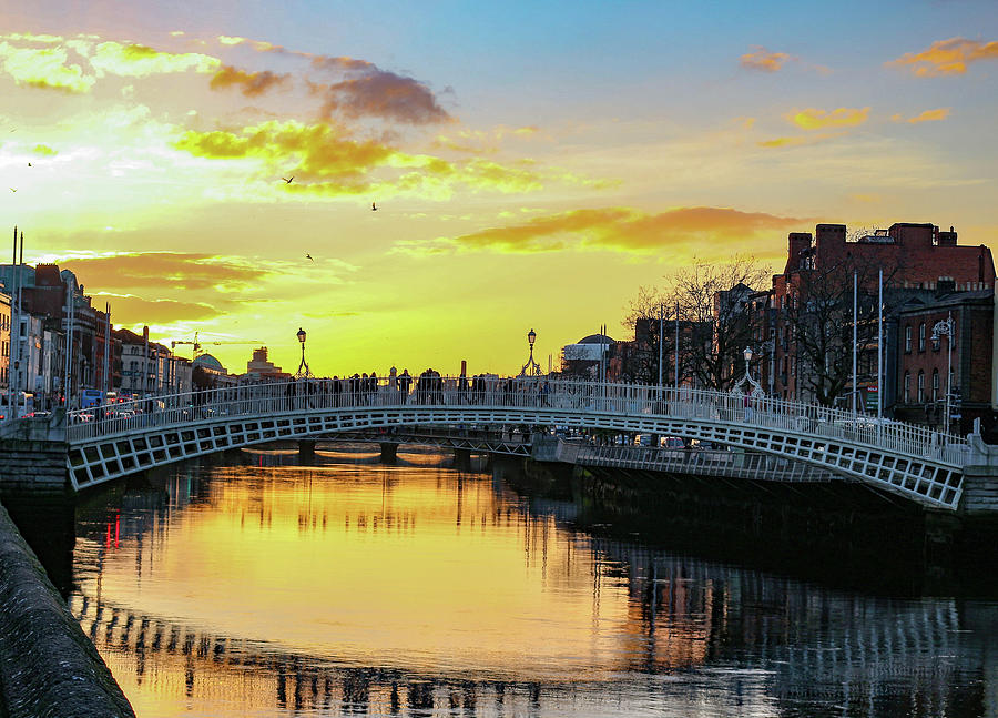 Dublin night scene with Ha'penny bridge and Liffey river lights ...