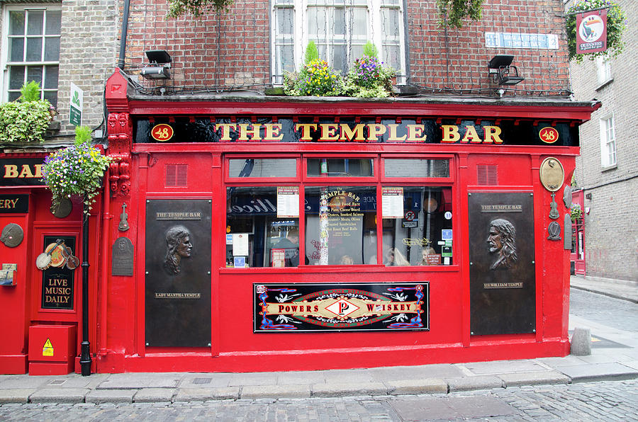 Dublin Pub - Temple Bar Photograph by Bill Cannon
