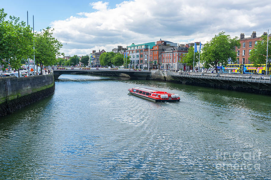 Dublin Tour Boat Photograph by Jim Orr