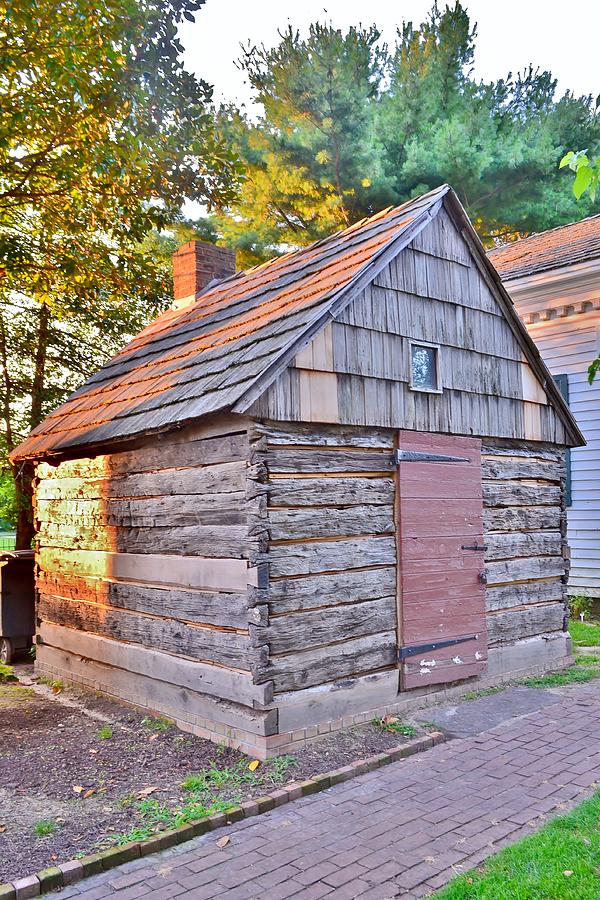 Early Plank House from 1690 - Lewes Delaware Photograph by Kim Bemis