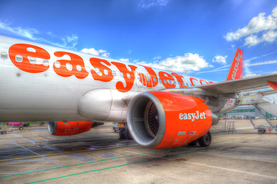 EasyJet Airbus A320 Photograph by David Pyatt