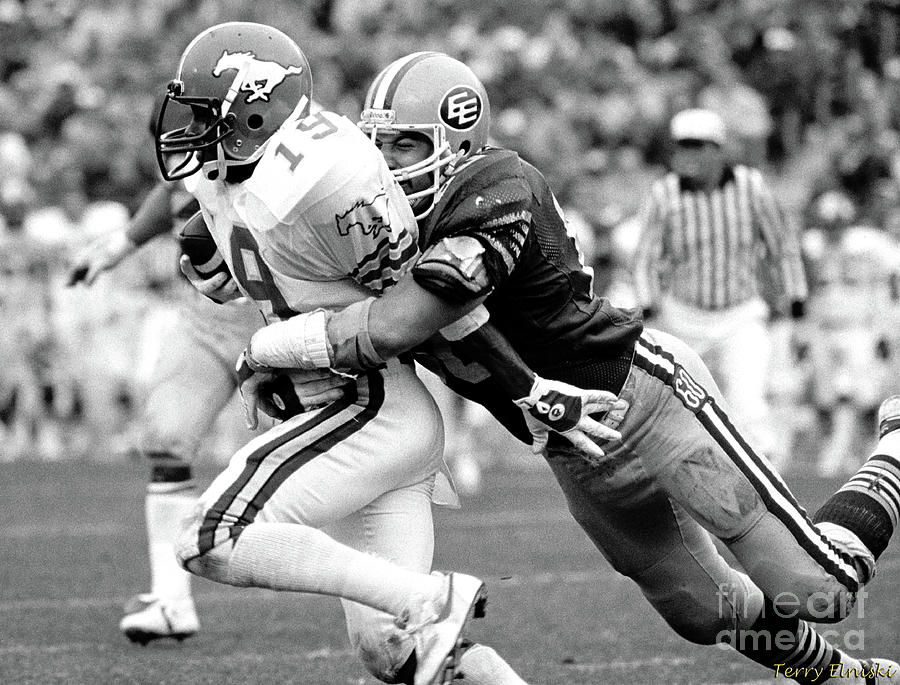 Edmonton Eskimos Football - Tom Tuinei 1983 Photograph by Terry Elniski ...