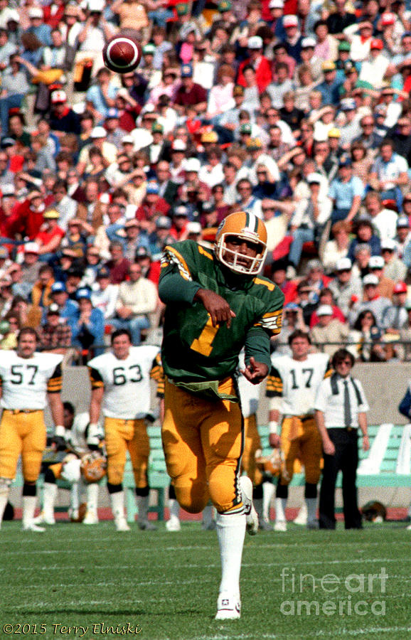 Edmonton Eskimos Football - Warren Moon 1983 by Terry Elniski