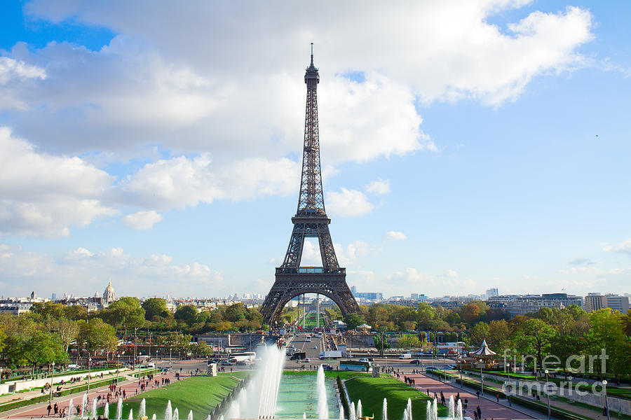 Eiffel Tour and fountains of Trocadero Photograph by Anastasy Yarmolovich