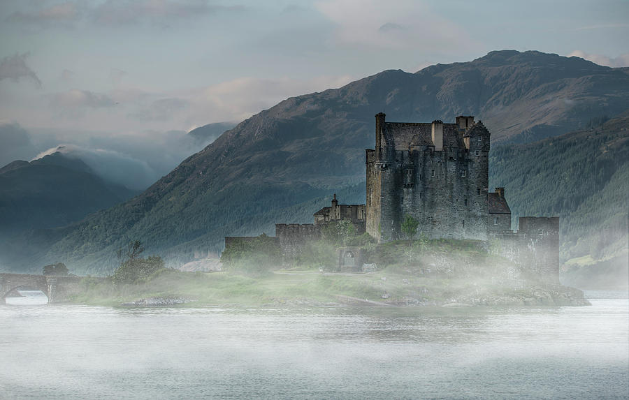 Eilean Donan Castle at dawn Photograph by Jaroslaw Blaminsky