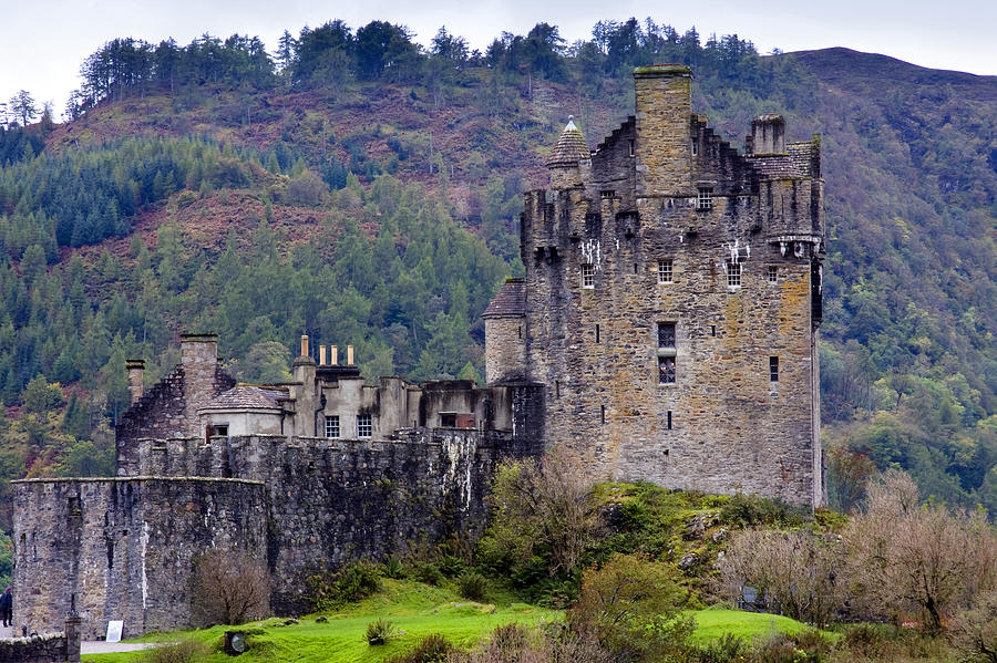 Eilean Donan Castle Photograph by John McKinlay
