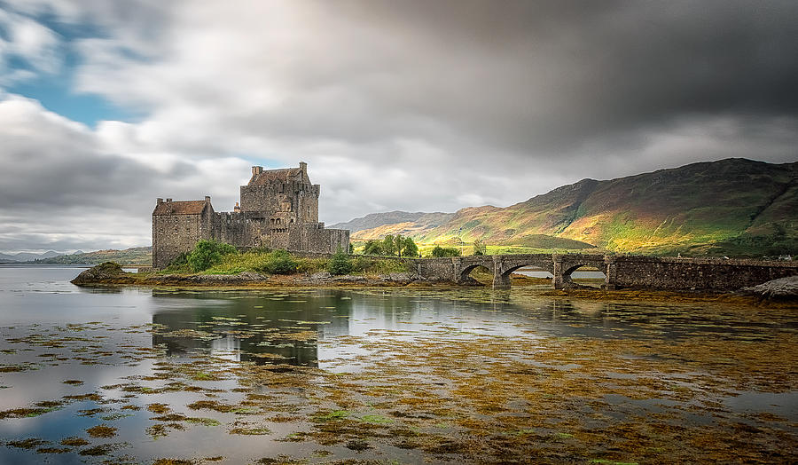 Eileen Donan Castle Photograph by Frank Delargy