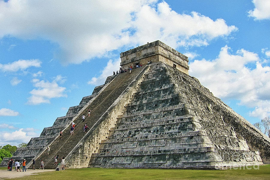 Mayan Photograph - El Castillo of Chichen Itza by Teresa Zieba