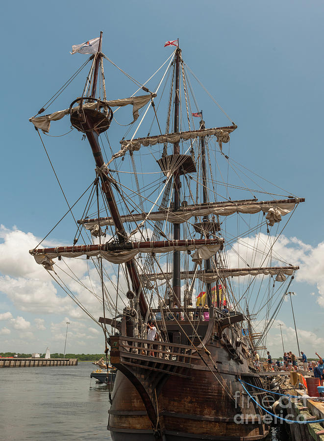 El Galeon Photograph by Dale Powell