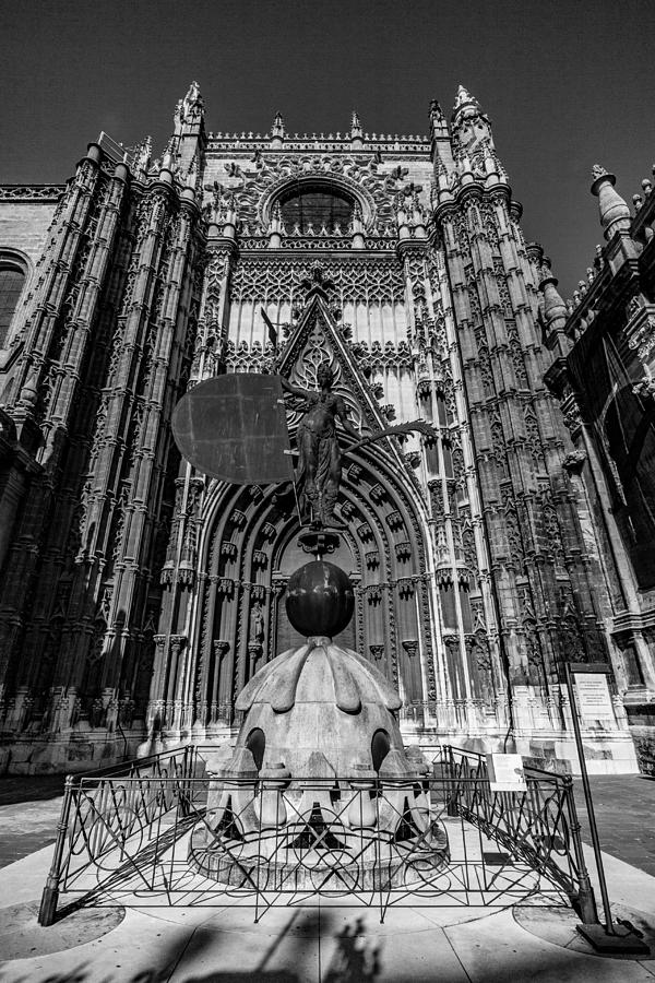 El Giraldillo Catedral de Sevilla Photograph by Adam Rainoff