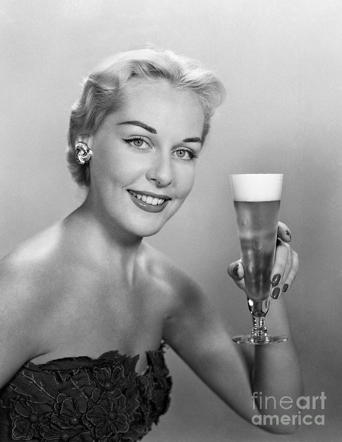 Elegant Woman With Beer, C.1950s Photograph by H. Armstrong Roberts/ClassicStock