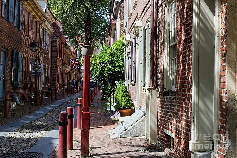 Philadelphia Photograph - Elfreths Alley by Terry Weaver