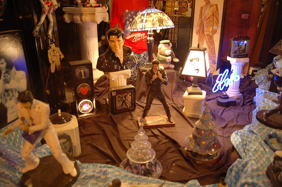 Elivis Presley Photograph - Elivis Presley Store Window Beale Street Memphis Tennessee by Wayne Higgs Elivis Presley Photograph - Elivis Presley Store Window Beale Street Memphis Tennessee by Wayne Higgs