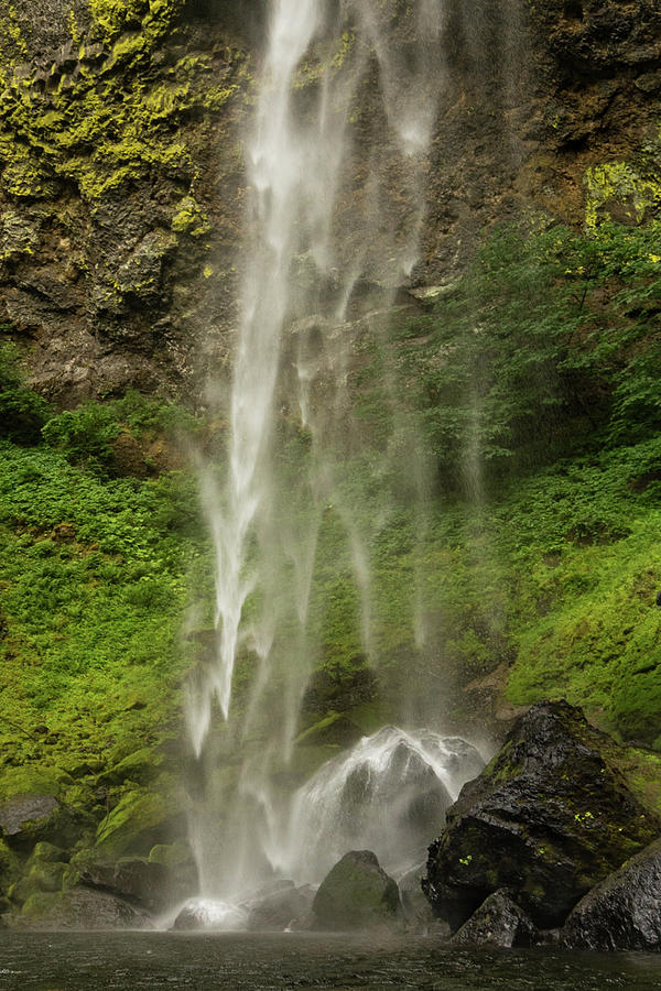 Elowah Falls Close Up Photograph by Joe Kopp