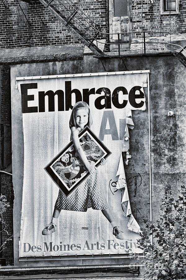 Embrace Art 1919 Photograph by Ken DePue