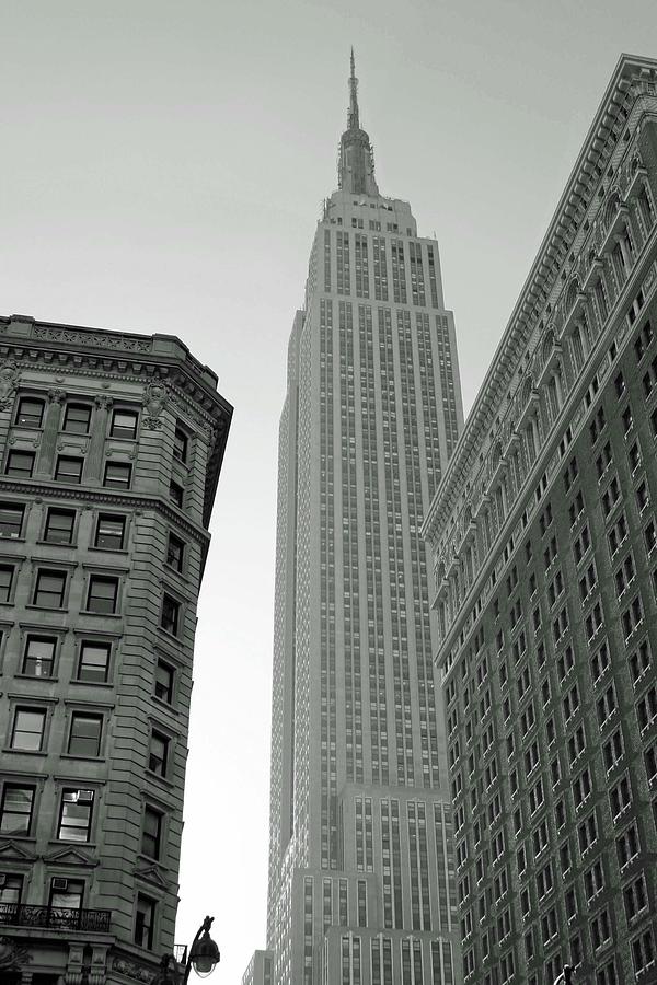 Empire State Building 01 BW - New York Photograph by Pamela Critchlow