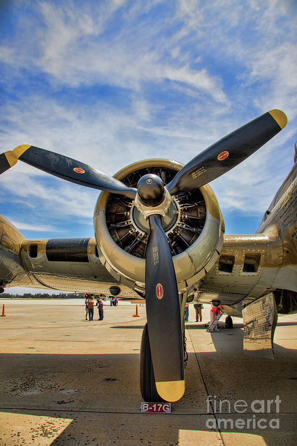 Engine B-17 Photograph by Chuck Kuhn