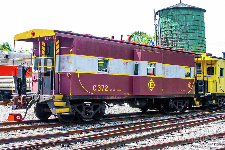 Erie Lackawanna Caboose C372 Photograph by Bill Rogers - Fine Art America