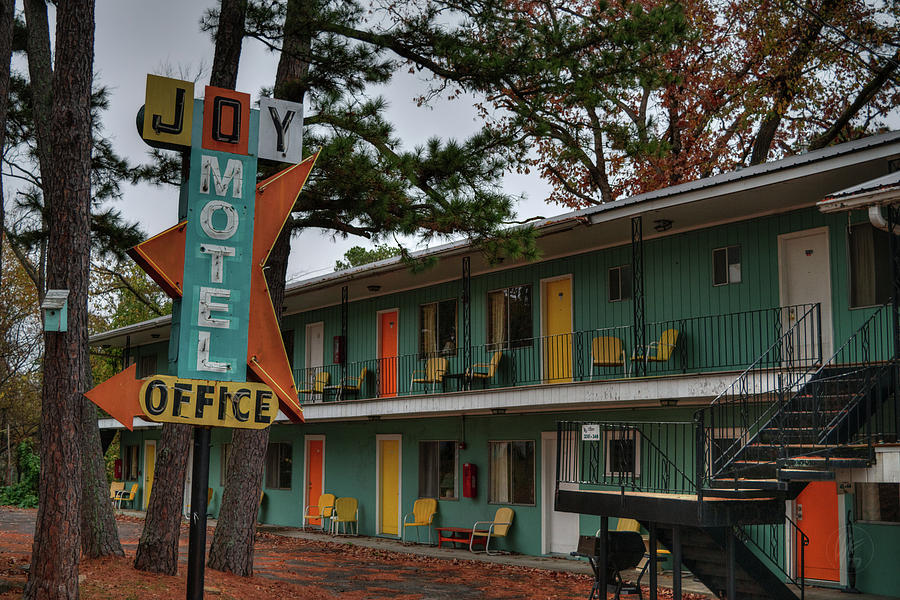 Eureka Springs - Joy Motel 001 Photograph by Lance Vaughn