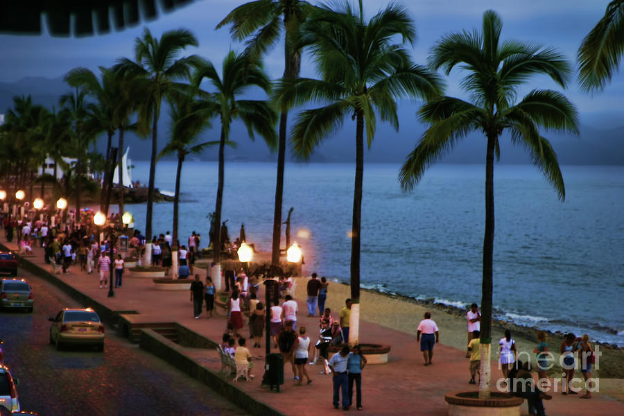 Evenings on the Malecon Photograph by Chuck Kuhn