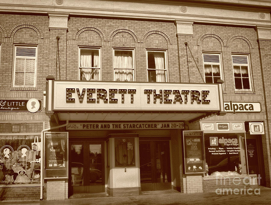 Everett Theatre, De Photograph by Skip Willits