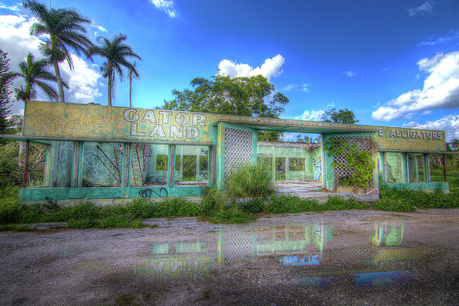 Everglades Gatorland Roadside Attraction Photograph by Mark Andrew Thomas