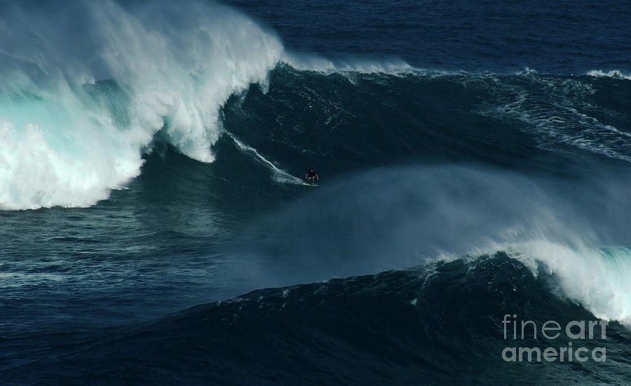 Extreme Surfing Hawaii 16 Photograph by Bob Christopher