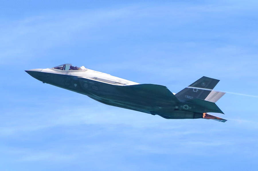 F-35 Joint Strike Fighter Photograph by Mark Andrew Thomas F-35 Joint Strike Fighter Photograph by Mark Andrew Thomas