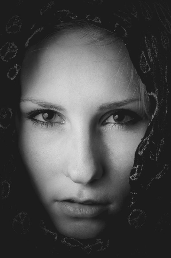 Face BW Photograph by Alberto Mirabal - Fine Art America